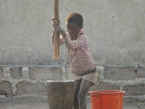 La petite fille qui récoltait du manioc
