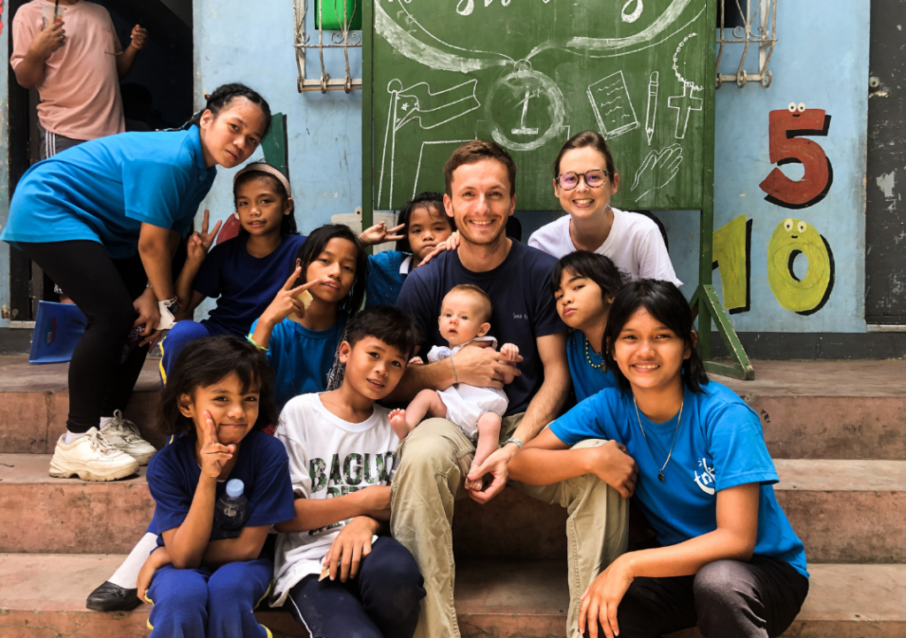 Volontaires de solidarité internationale, Timothée et Tiphaine raconte une nuit d'adoration pendant le camp d'été avec les enfants de rues de Manille.