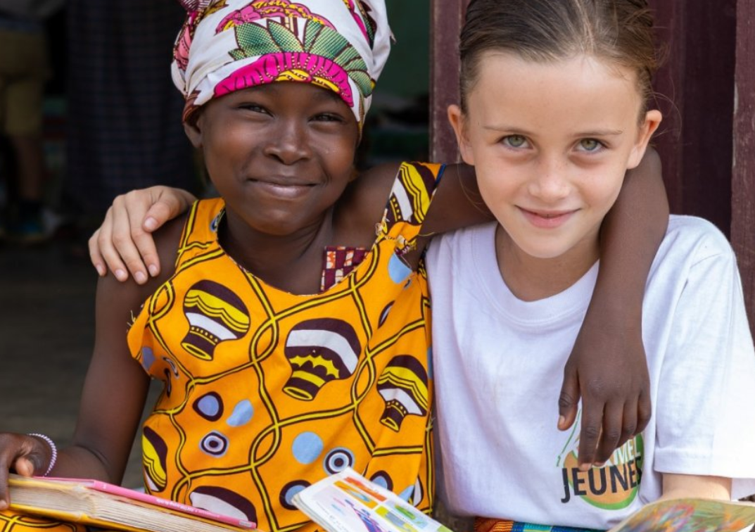 Des liens d'amitiés se tissent entre les enfants des volontaires et les locaux, ils permettent parfois d'entrer en relation avec plus de simplicité.