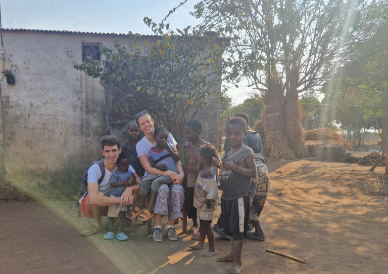 Martin et Inès en mission à Chikowa en Zambie
