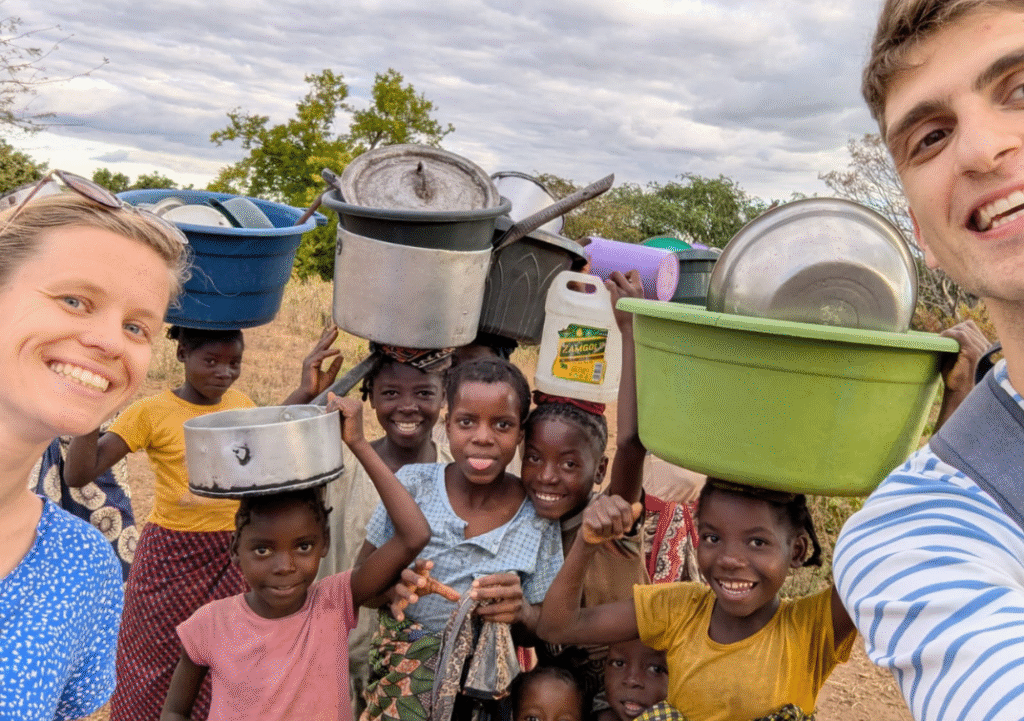 Martin et Inès en mission à Chikowa en Zambie