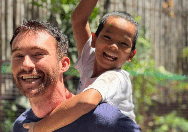 Tanguy en mission à Manille aux Philippines auprès de la fondation ANAK TNK