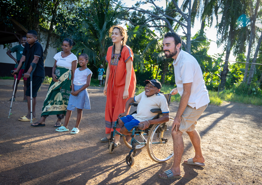 Paul et Mathilde en mission à Vohipeno à Madagascar