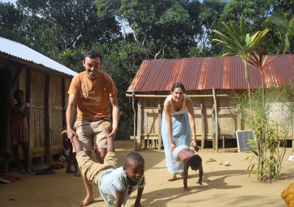 Paul et Mathilde, en mission à Vohipeno à Madagascar