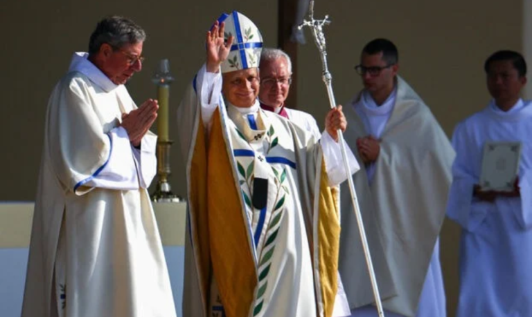Saint Père Léon 14 à Paris